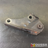 Engine mount bracket