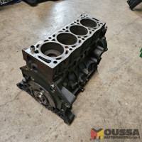 Engine block with crankshaft