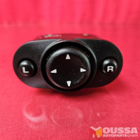 Side view mirror adjuster switch