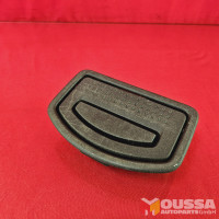 Suitcase floor handle trim