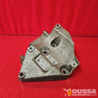 Engine mount bracket carrier