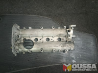Cylinder head cover with camshafts